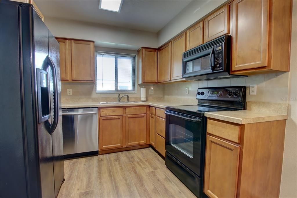 Recently Sold: $188,900 (1 beds, 1 baths, 768 Square Feet)