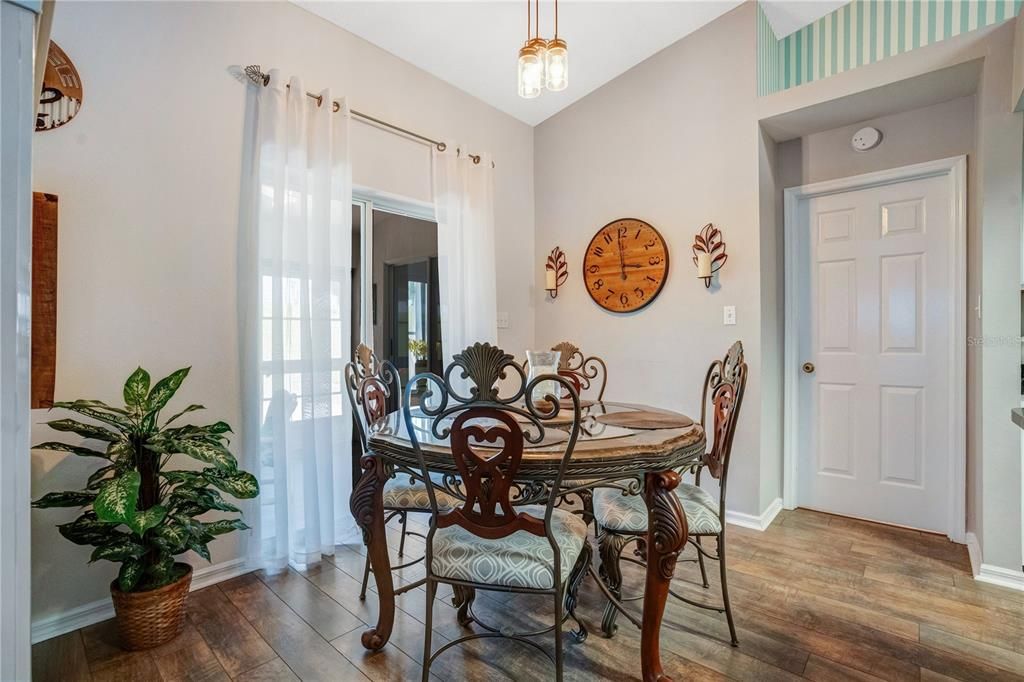 Active With Contract: $330,000 (3 beds, 2 baths, 1665 Square Feet)