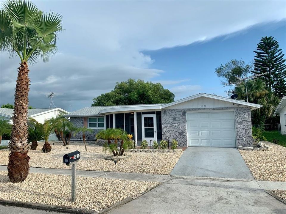 Recently Sold: $290,000 (2 beds, 1 baths, 948 Square Feet)