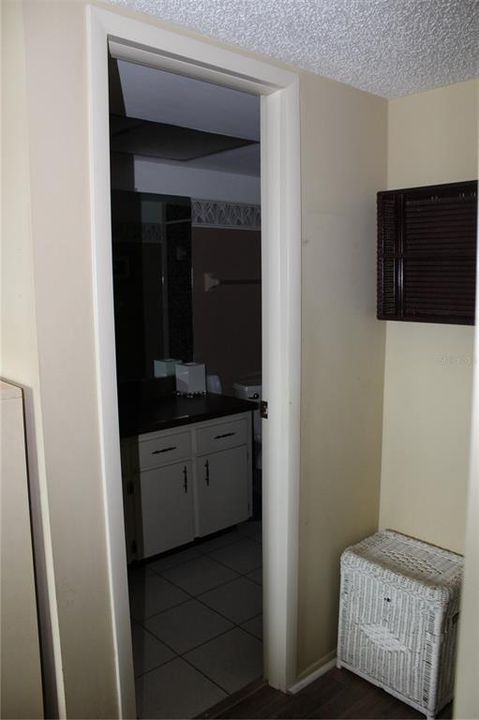 For Sale: $255,000 (2 beds, 2 baths, 956 Square Feet)