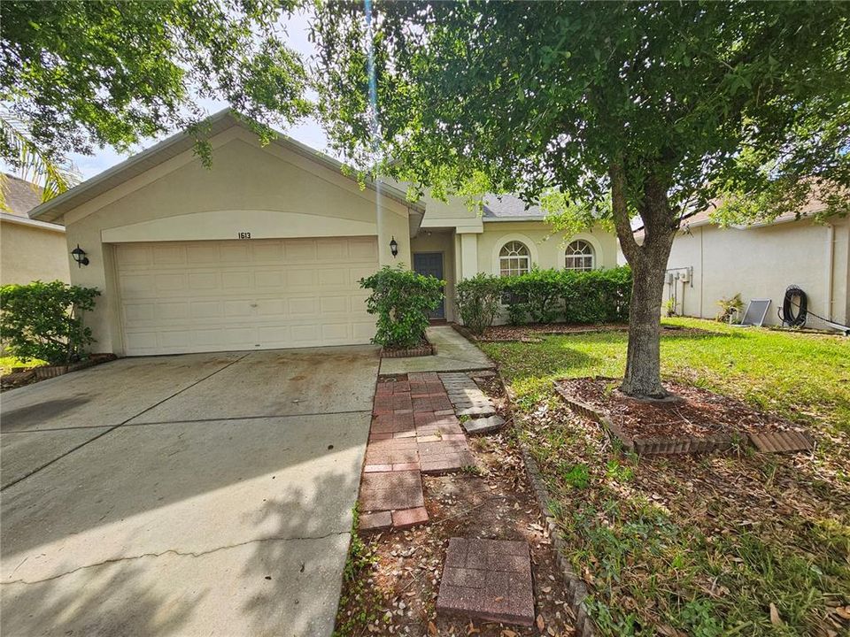 Active With Contract: $360,000 (4 beds, 2 baths, 1868 Square Feet)