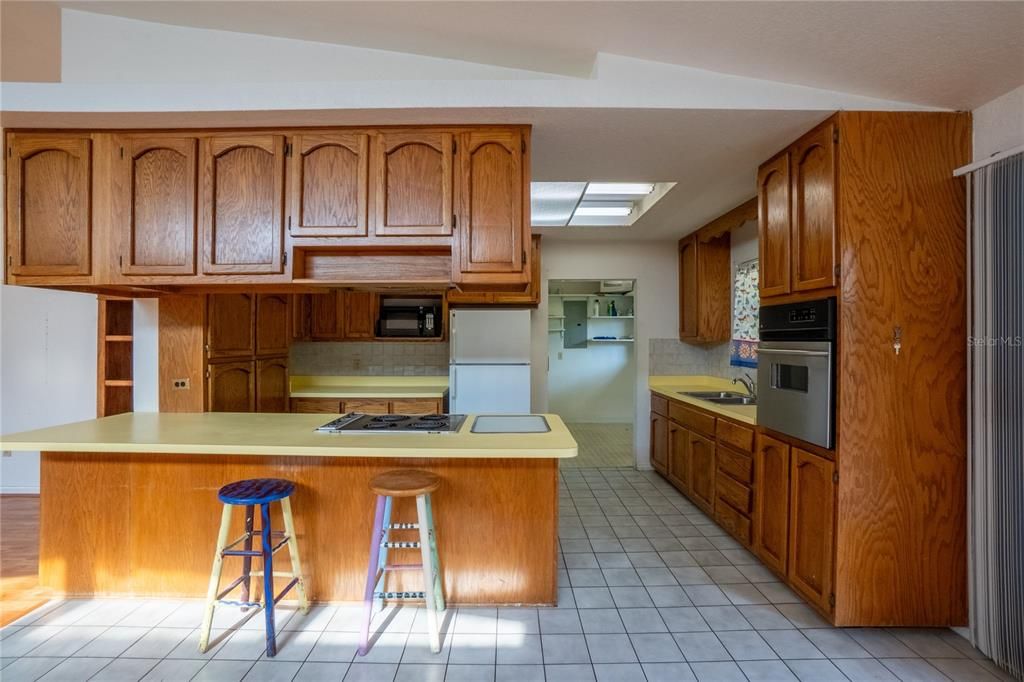 For Sale: $489,900 (2 beds, 2 baths, 1588 Square Feet)