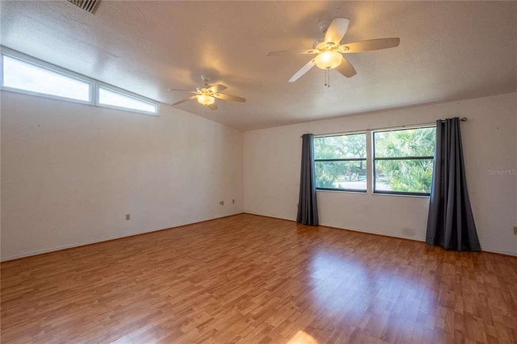 For Sale: $489,900 (2 beds, 2 baths, 1588 Square Feet)