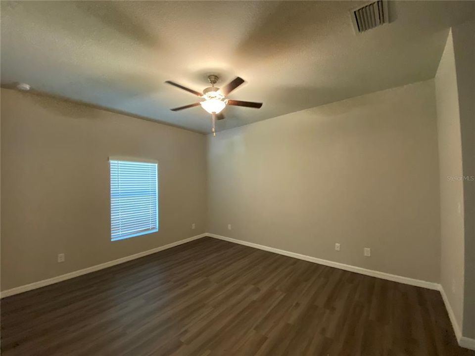 Active With Contract: $1,995 (3 beds, 2 baths, 1557 Square Feet)