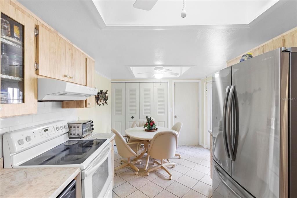 Active With Contract: $340,000 (3 beds, 2 baths, 1721 Square Feet)