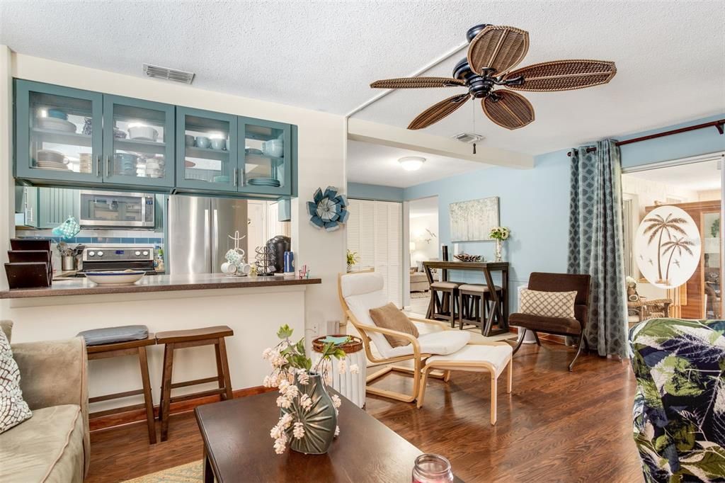 Active With Contract: $259,000 (2 beds, 2 baths, 1414 Square Feet)