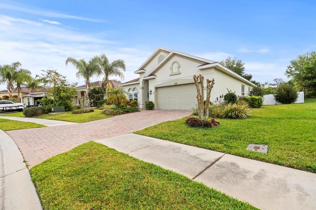 Active With Contract: $499,900 (3 beds, 2 baths, 2225 Square Feet)