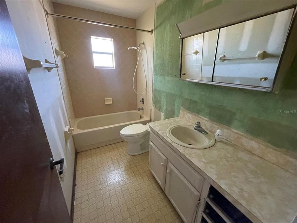 合同活跃: $189,900 (3 贝兹, 2 浴室, 1648 平方英尺)