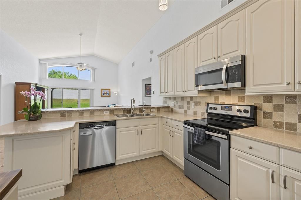 Active With Contract: $549,000 (3 beds, 2 baths, 2044 Square Feet)