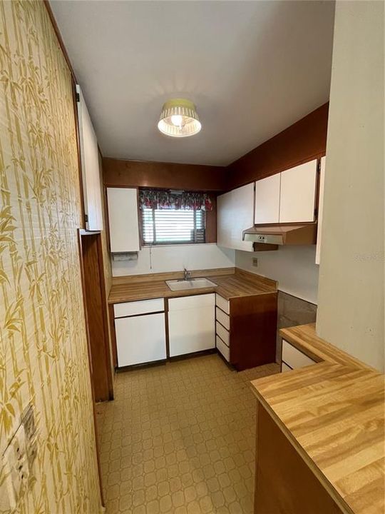 For Sale: $119,000 (1 beds, 1 baths, 784 Square Feet)