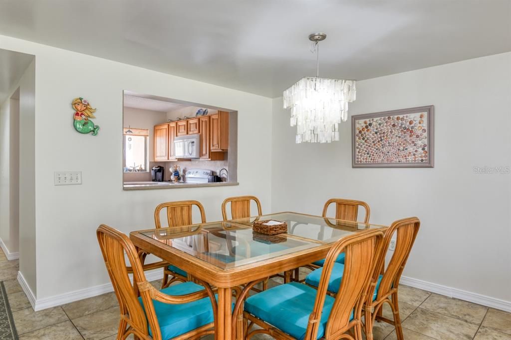 For Sale: $665,000 (2 beds, 2 baths, 1064 Square Feet)