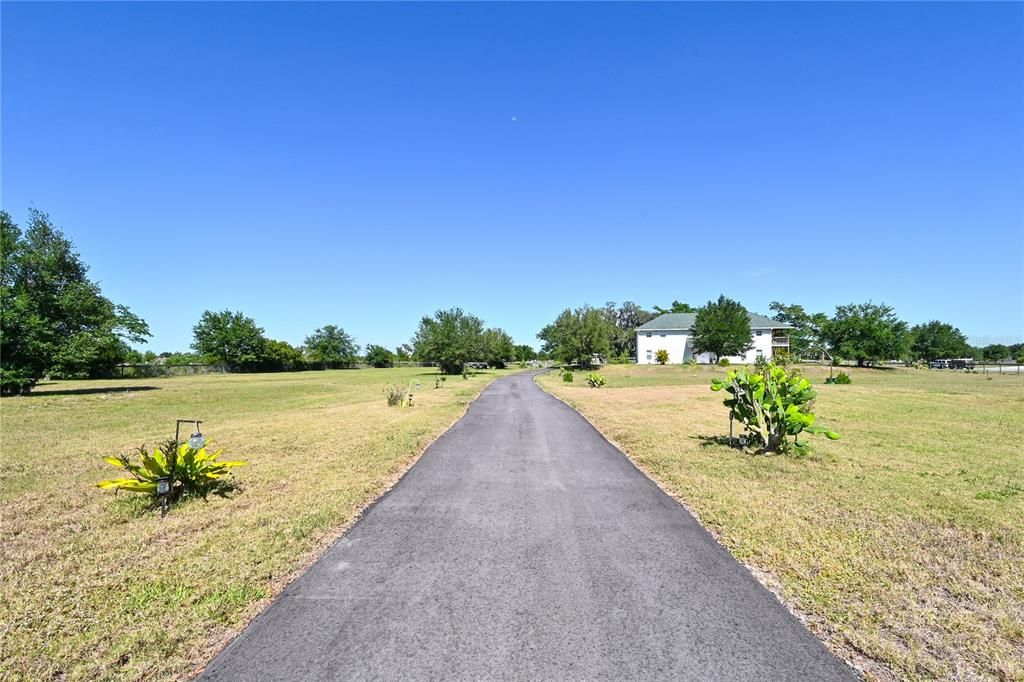 For Sale: $1,100,000 (3 beds, 2 baths, 2520 Square Feet)