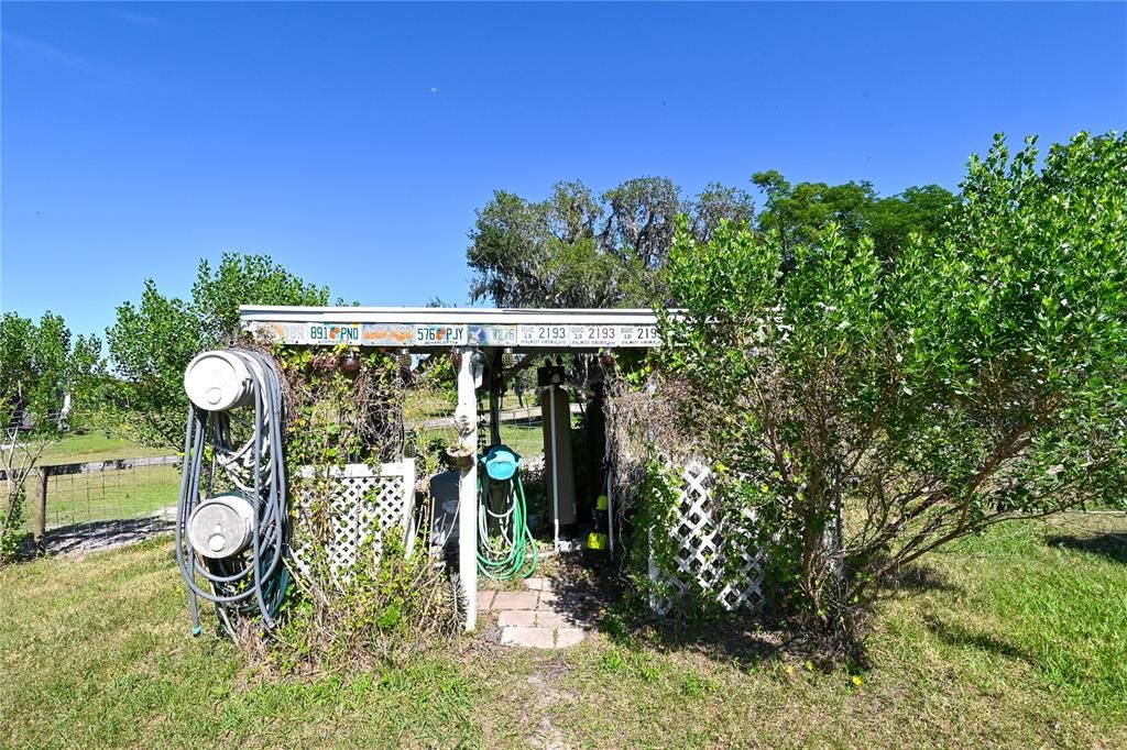 For Sale: $1,100,000 (3 beds, 2 baths, 2520 Square Feet)