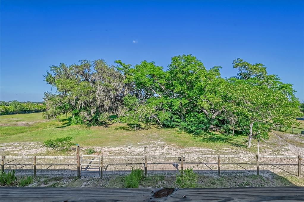 For Sale: $1,100,000 (3 beds, 2 baths, 2520 Square Feet)