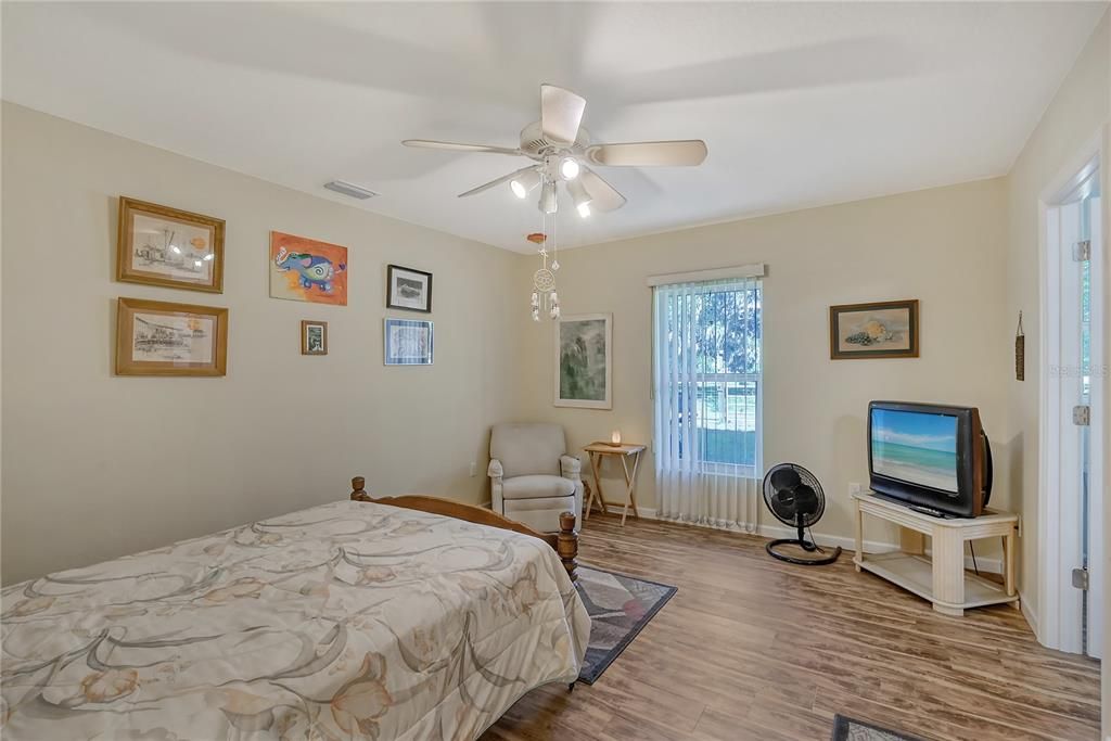 For Sale: $1,100,000 (3 beds, 2 baths, 2520 Square Feet)