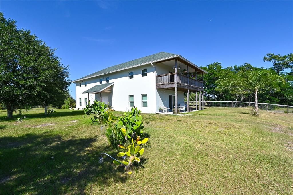 For Sale: $999,000 (3 beds, 2 baths, 2520 Square Feet)