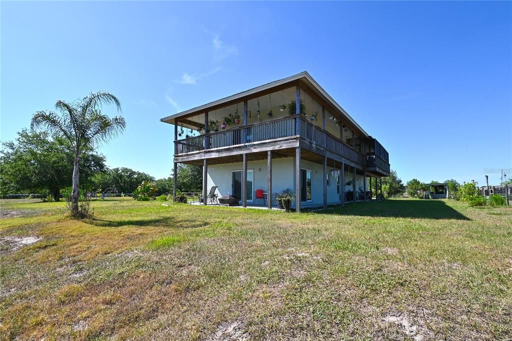 For Sale: $1,100,000 (3 beds, 2 baths, 2520 Square Feet)