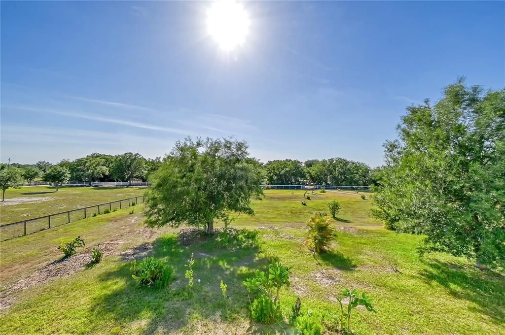 For Sale: $1,100,000 (3 beds, 2 baths, 2520 Square Feet)