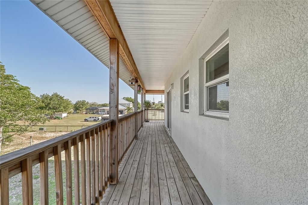 For Sale: $999,000 (3 beds, 2 baths, 2520 Square Feet)