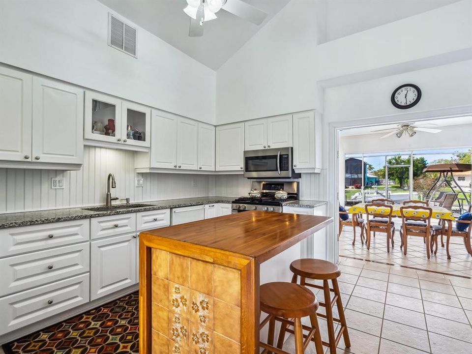 Active With Contract: $995,000 (3 beds, 2 baths, 2196 Square Feet)