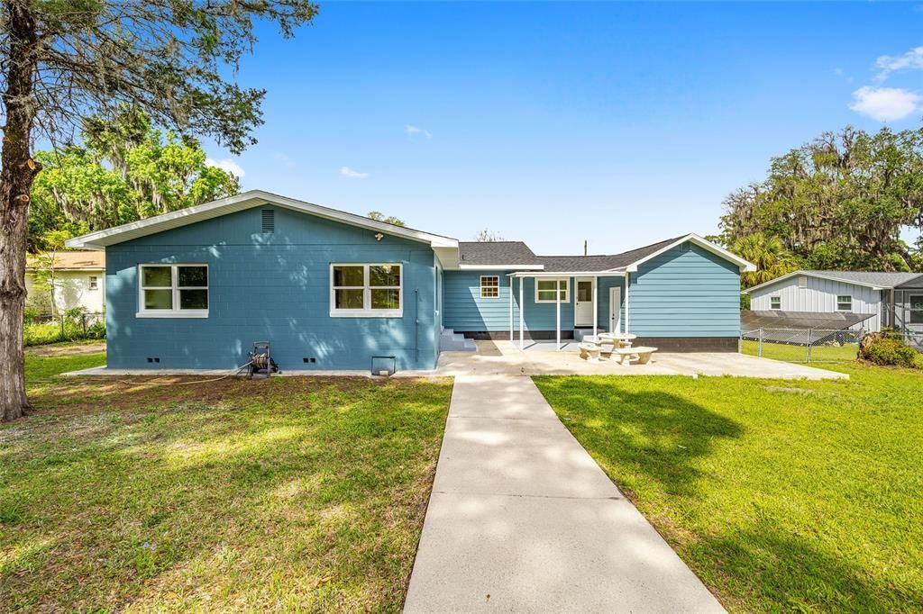 Active With Contract: $299,900 (3 beds, 2 baths, 1873 Square Feet)