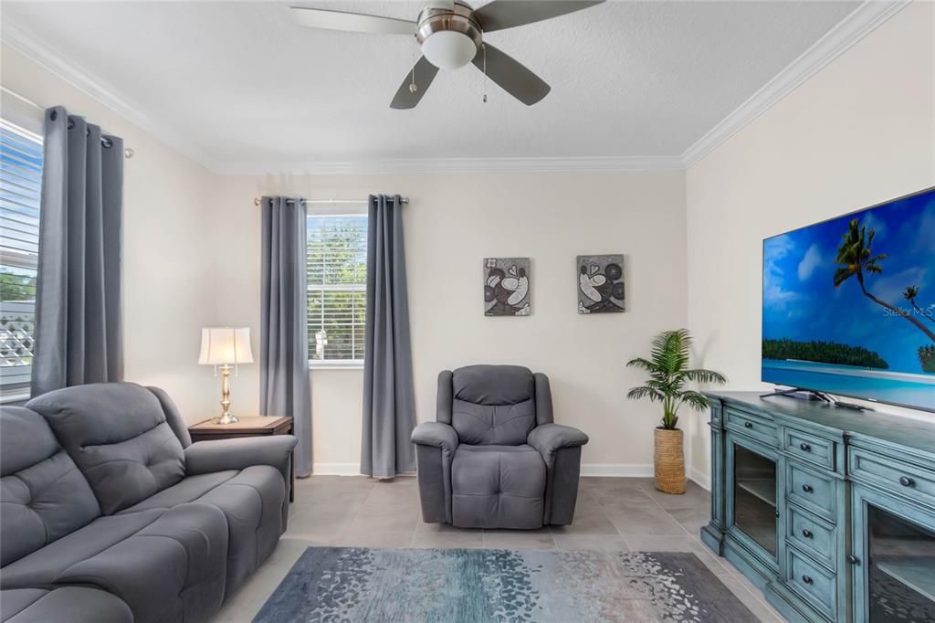 Recently Sold: $445,000 (3 beds, 2 baths, 1717 Square Feet)
