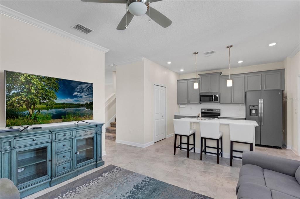 Recently Sold: $445,000 (3 beds, 2 baths, 1717 Square Feet)