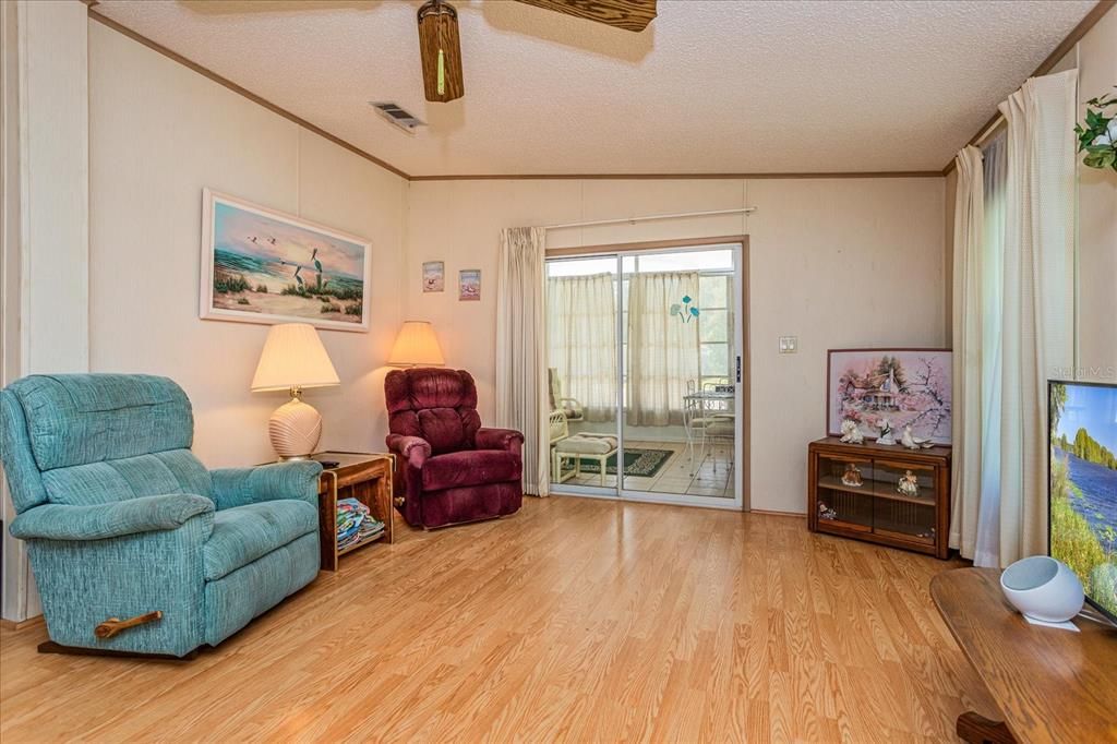 Recently Sold: $165,000 (2 beds, 2 baths, 1104 Square Feet)