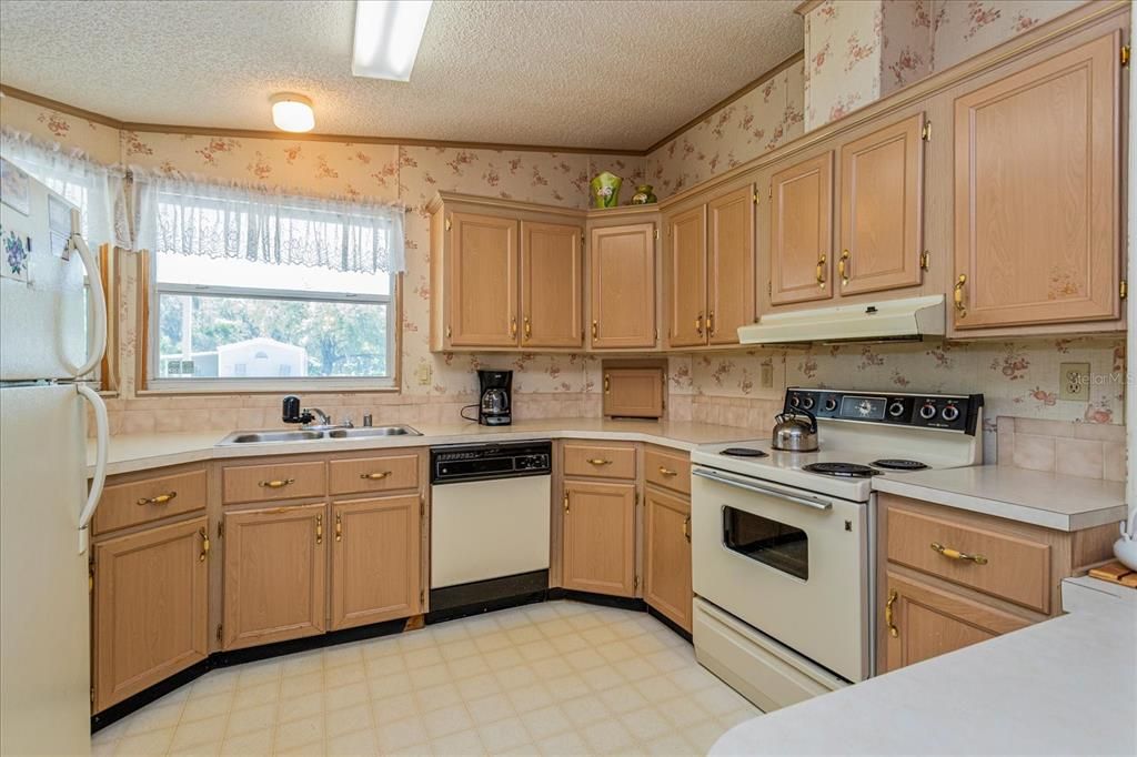 Recently Sold: $165,000 (2 beds, 2 baths, 1104 Square Feet)