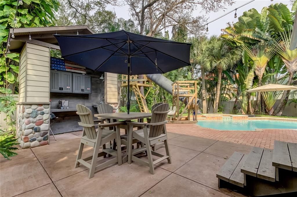 Active With Contract: $850,000 (4 beds, 2 baths, 2548 Square Feet)