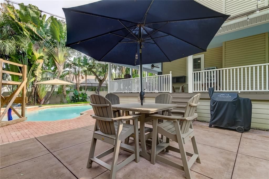 Active With Contract: $850,000 (4 beds, 2 baths, 2548 Square Feet)