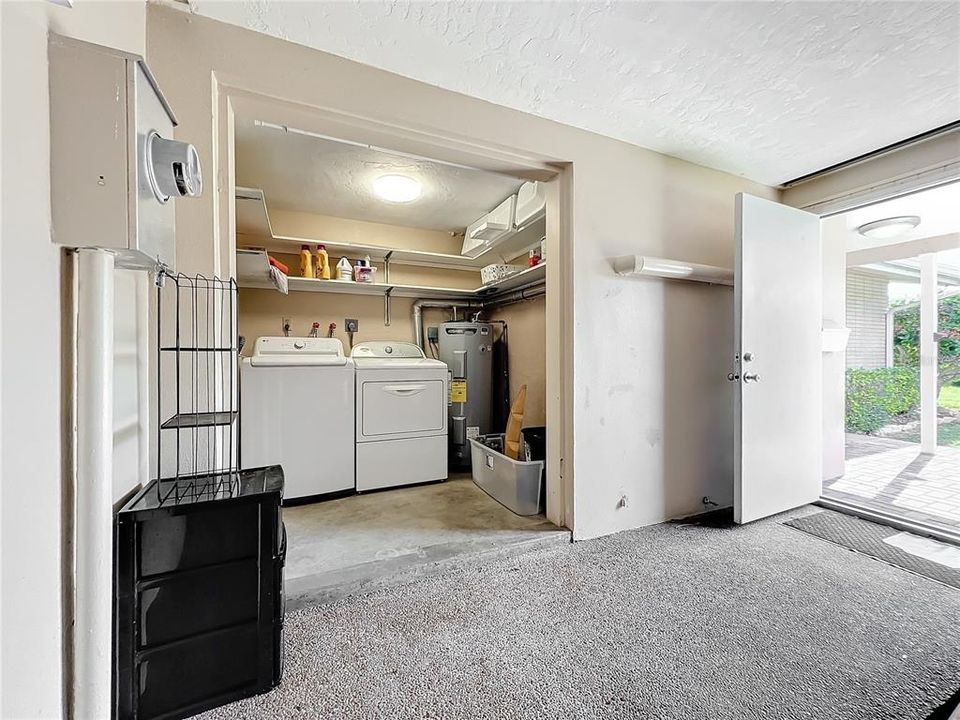 Active With Contract: $199,000 (1 beds, 1 baths, 992 Square Feet)