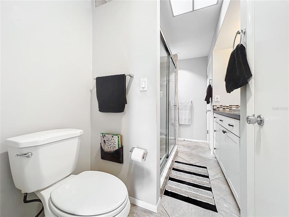 Active With Contract: $199,000 (1 beds, 1 baths, 992 Square Feet)