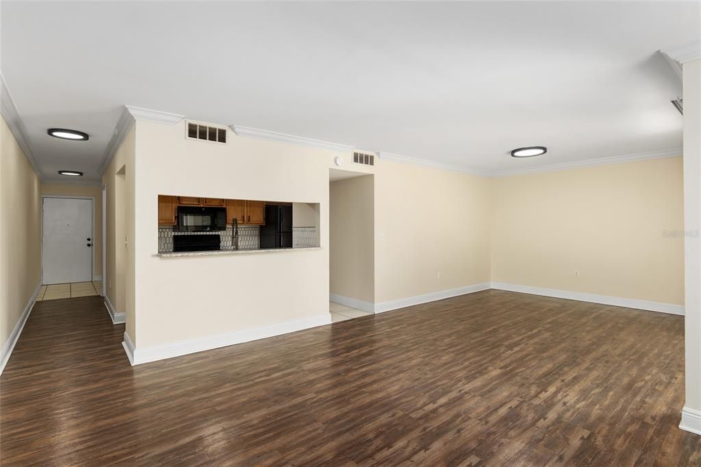 Active With Contract: $1,594 (3 beds, 2 baths, 1370 Square Feet)