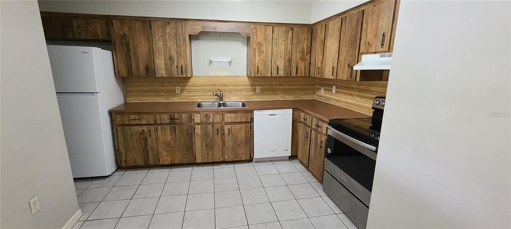 For Rent: $1,395 (2 beds, 1 baths, 875 Square Feet)