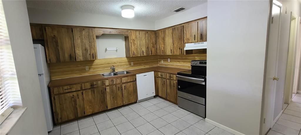 For Rent: $1,395 (2 beds, 1 baths, 875 Square Feet)