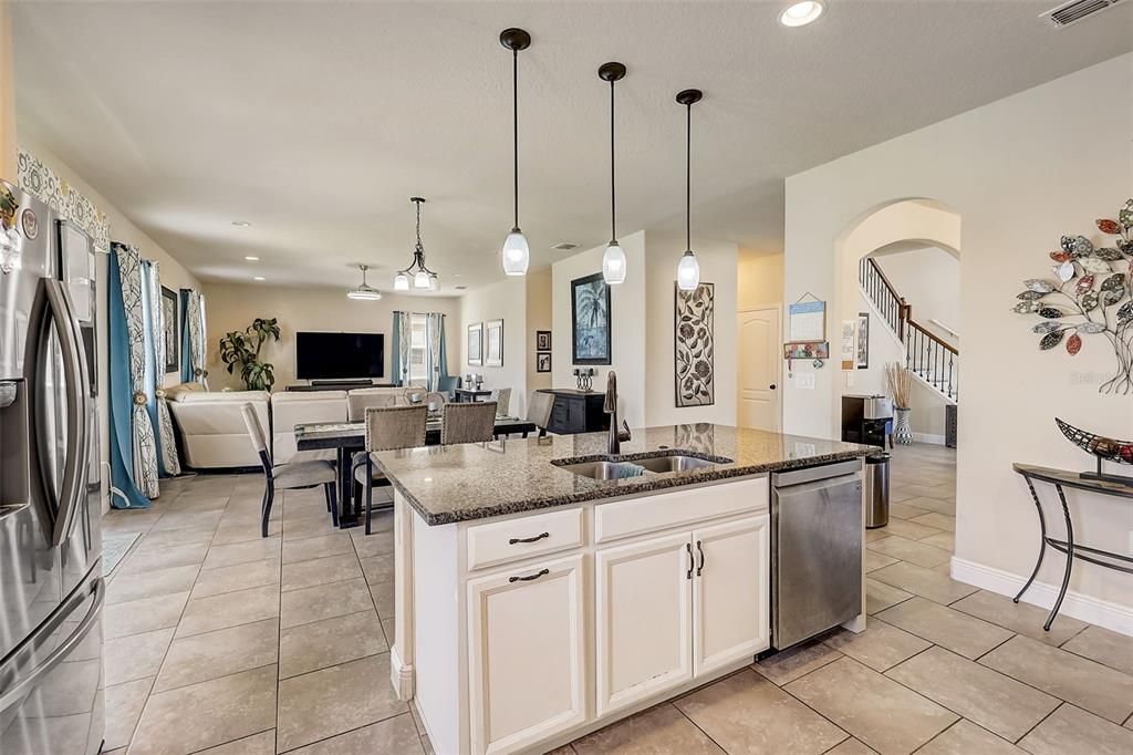 Active With Contract: $650,000 (5 beds, 4 baths, 3631 Square Feet)