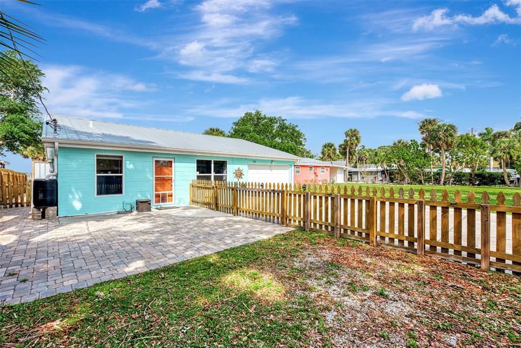 For Sale: $999,900 (2 beds, 2 baths, 1700 Square Feet)