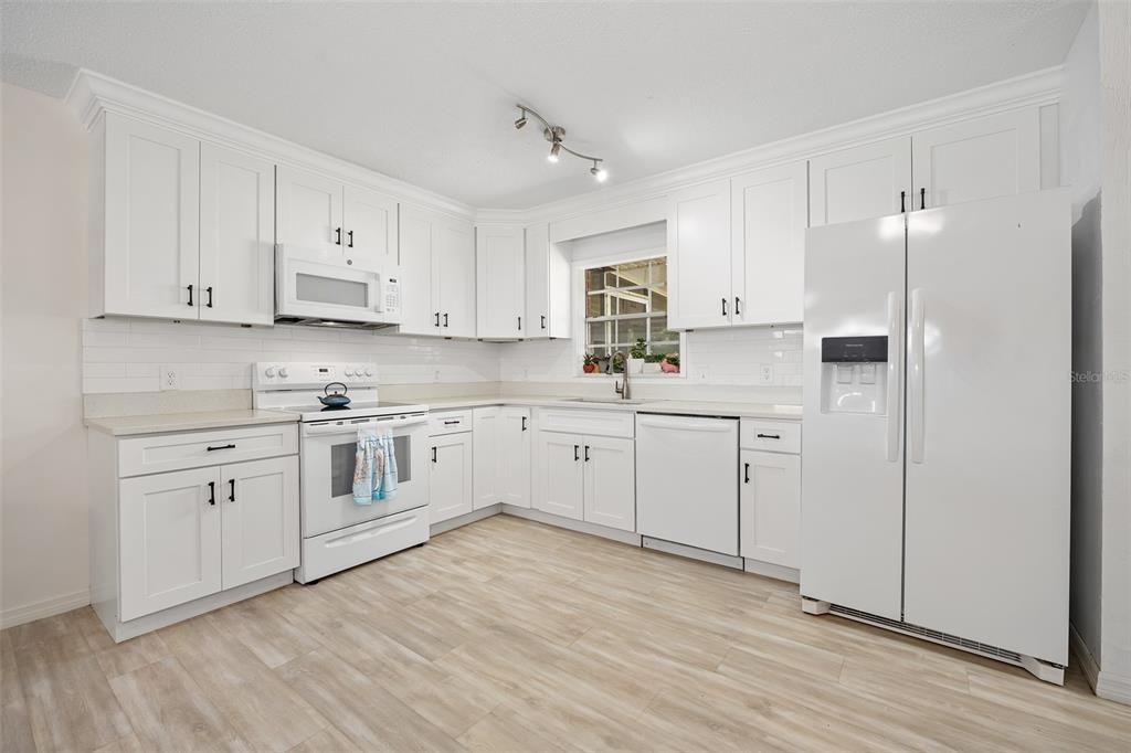For Sale: $329,900 (3 beds, 2 baths, 1416 Square Feet)