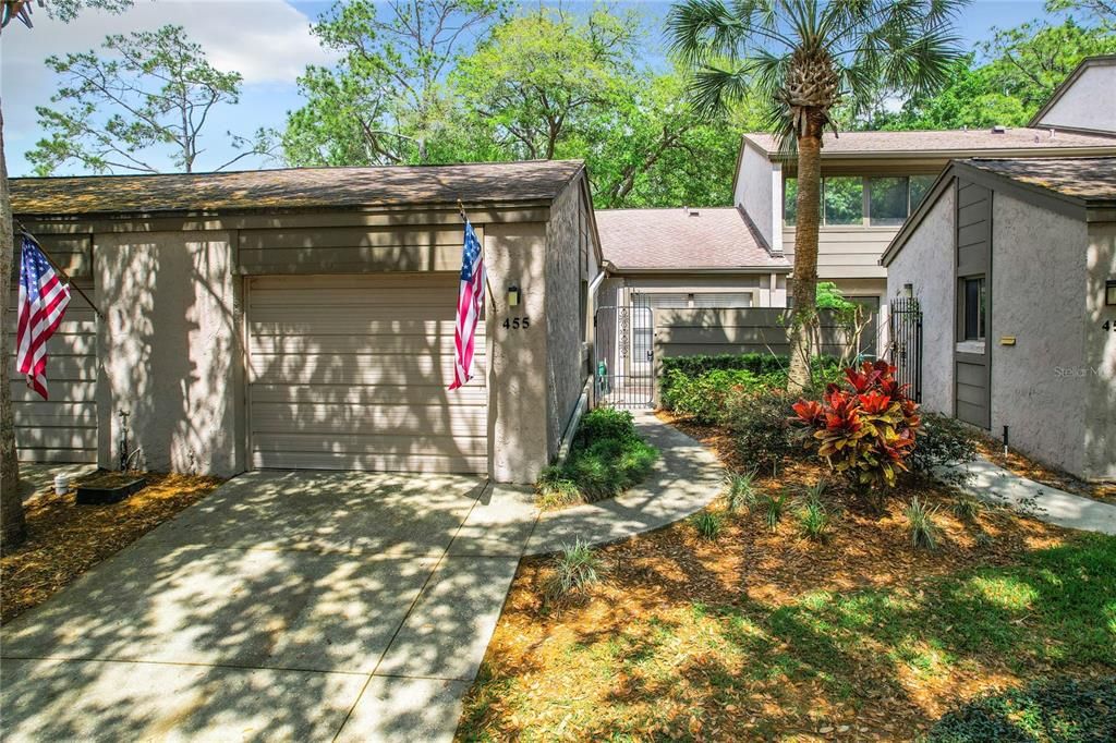 Recently Sold: $300,000 (2 beds, 2 baths, 1296 Square Feet)
