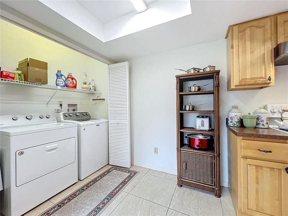 Recently Sold: $300,000 (2 beds, 2 baths, 1296 Square Feet)