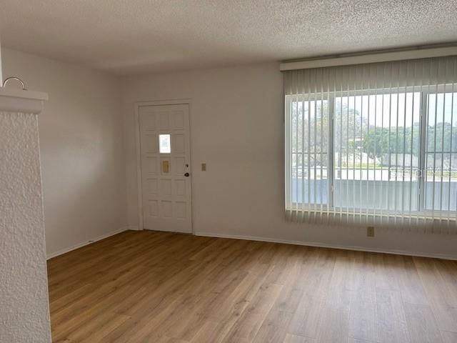 Recently Rented: $1,350 (1 beds, 1 baths, 825 Square Feet)
