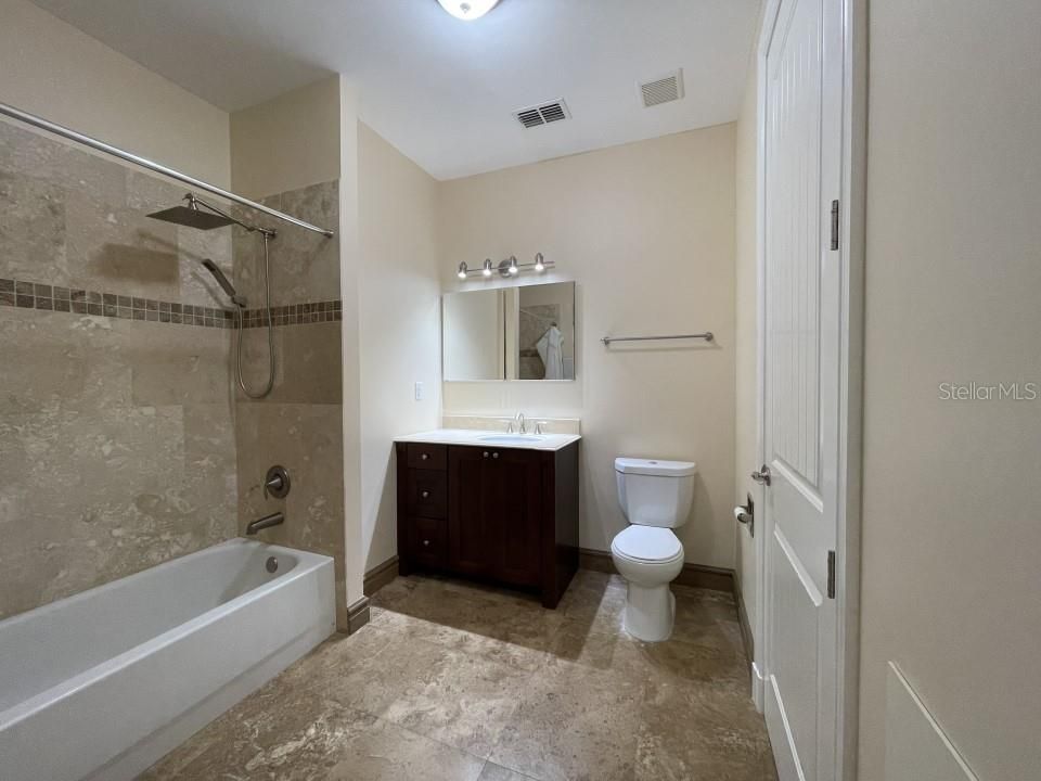 待售: $274,000 (3 贝兹, 2 浴室, 1372 平方英尺)