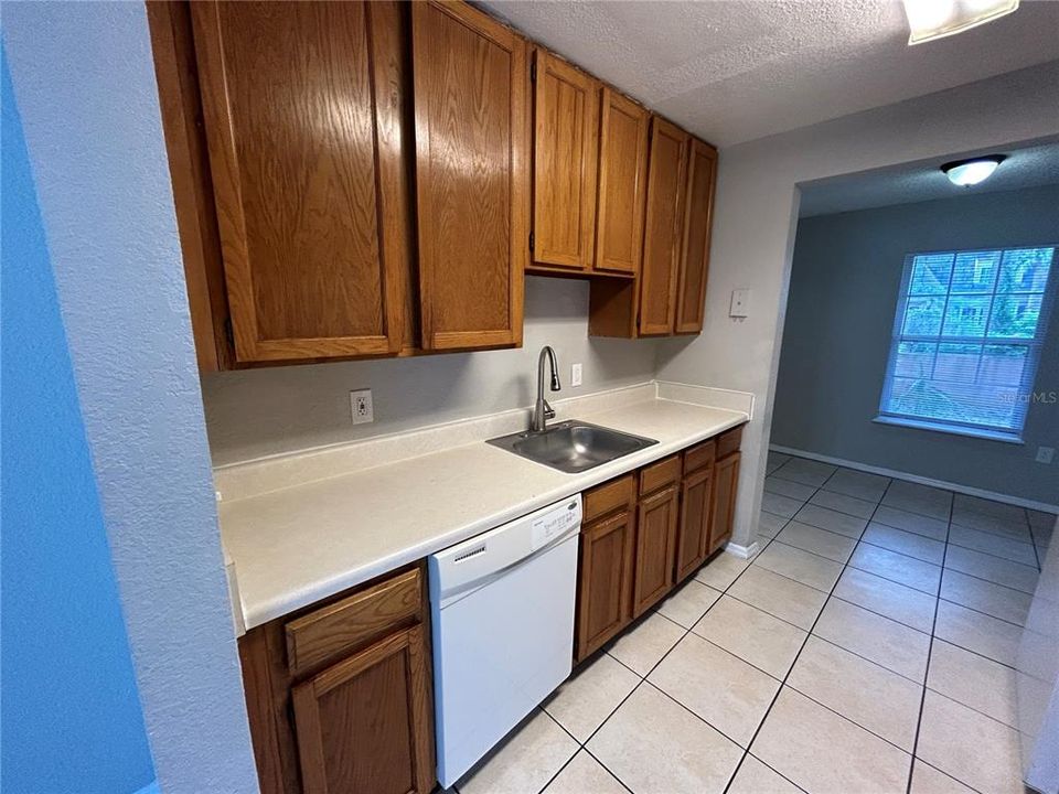For Sale: $165,900 (2 beds, 2 baths, 1376 Square Feet)