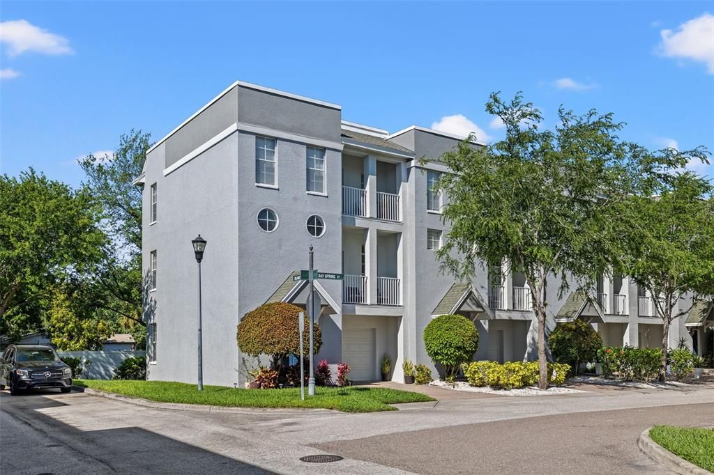Active With Contract: $410,000 (3 beds, 3 baths, 1808 Square Feet)