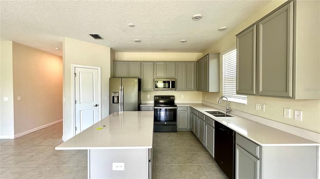 Active With Contract: $409,900 (4 beds, 2 baths, 1877 Square Feet)