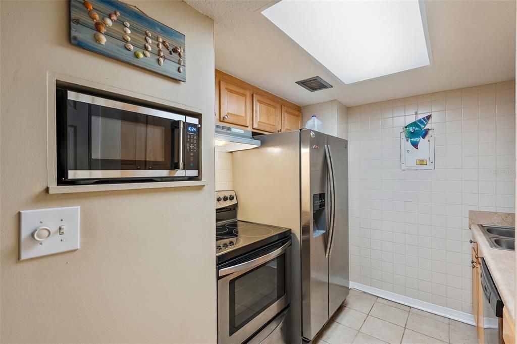 For Sale: $249,000 (1 beds, 1 baths, 470 Square Feet)