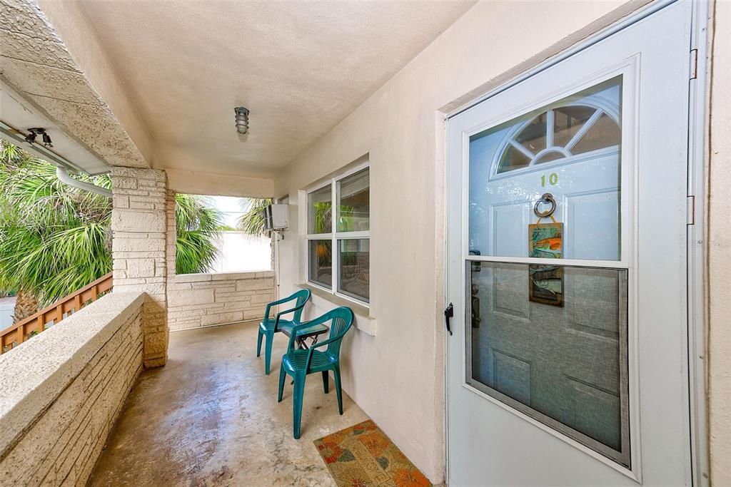 For Sale: $384,900 (2 beds, 1 baths, 966 Square Feet)