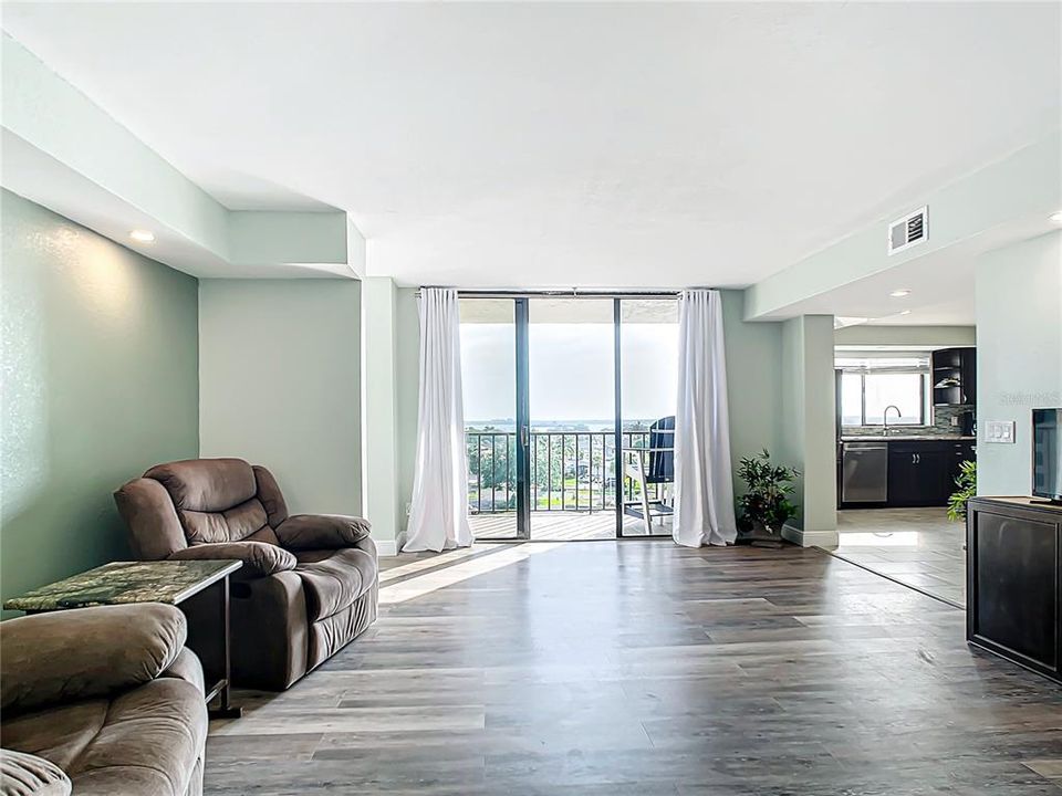 For Sale: $455,000 (2 beds, 2 baths, 1235 Square Feet)