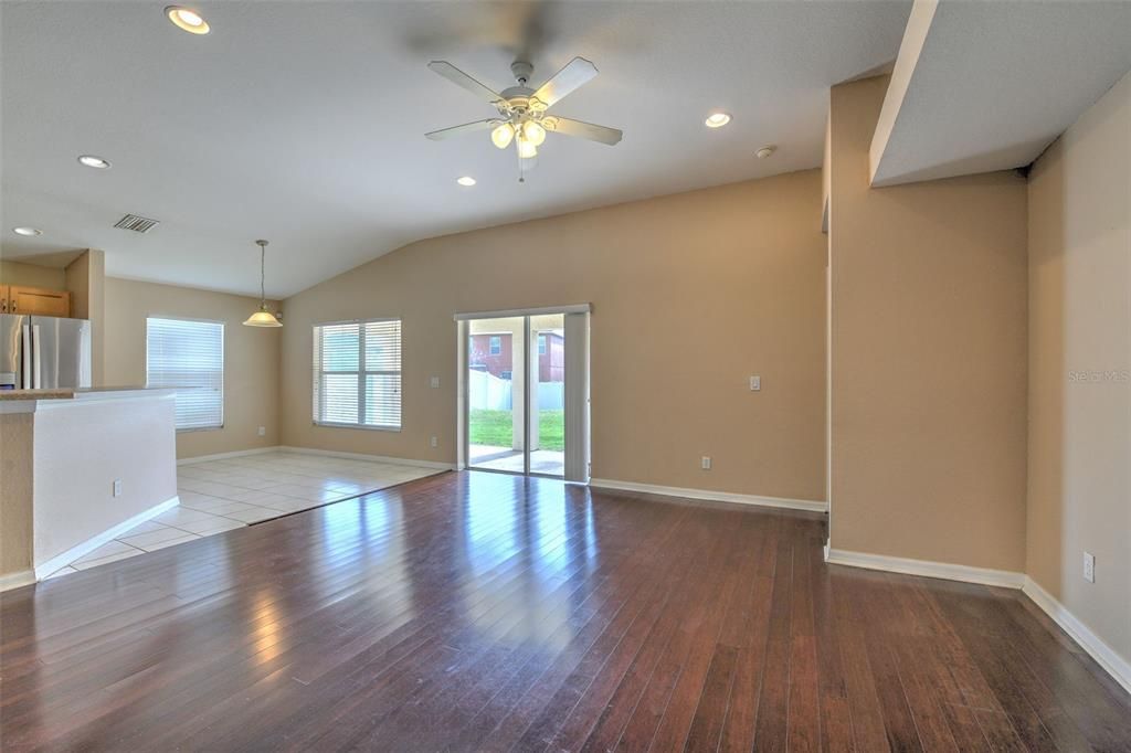 Active With Contract: $289,900 (3 beds, 2 baths, 1540 Square Feet)